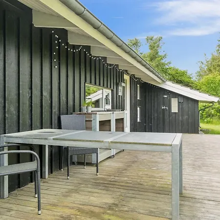 Arntraud - 250m From The Sea By Interhome